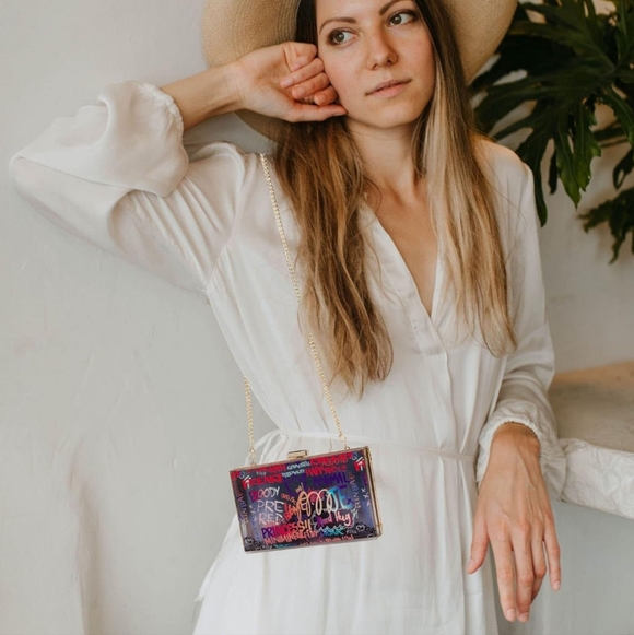 Graffiti Print Acrylic Clutch with Detachable Gold Chain - Picture 8 of 10